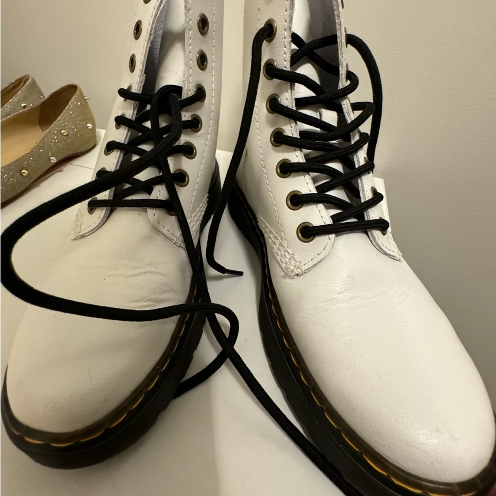 White size 4 doc martins. Comfy stylish boots. Size 4 runs big